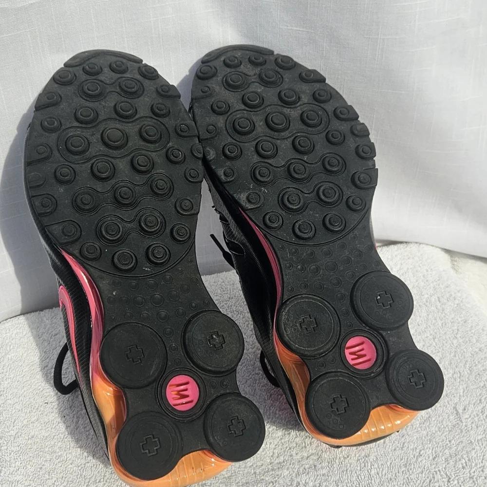 Nike Shox Women's Black and Pink Athletic Shoes Sz 10.5 See Pictures 488312-021 - Picture 4 of 10